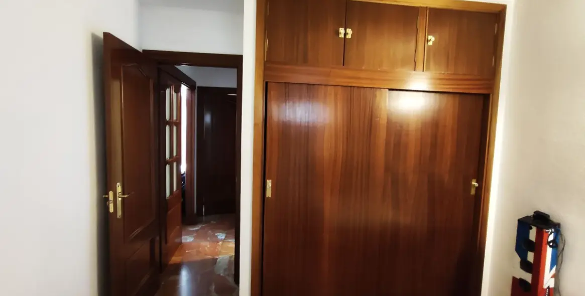 Sale of middle floor apartment in Fuengirola 39
