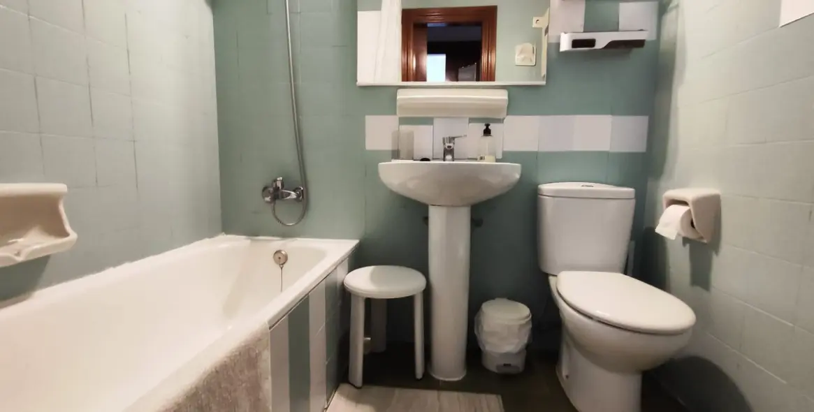 Sale of middle floor apartment in Fuengirola 41