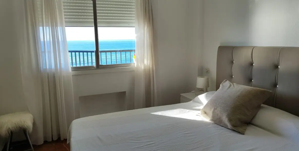 Sale of middle floor apartment in Fuengirola 43