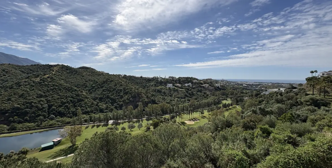 Sale of penthouse in La Quinta 1