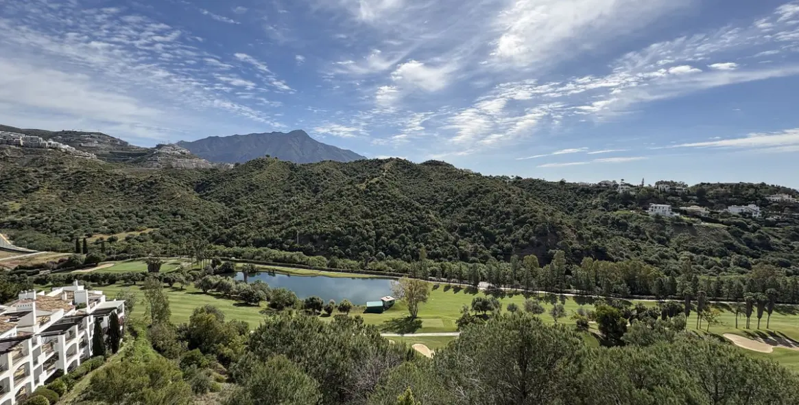 Sale of penthouse in La Quinta 2