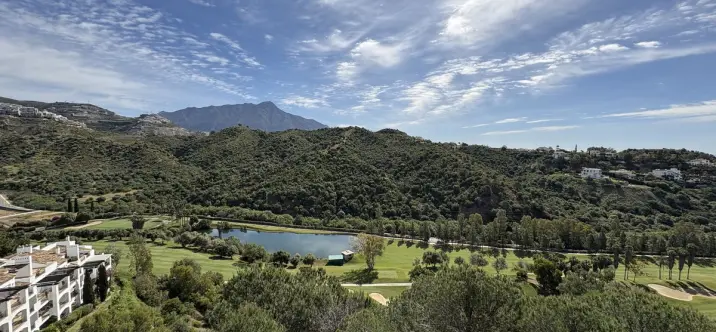 Sale of penthouse in La Quinta 1