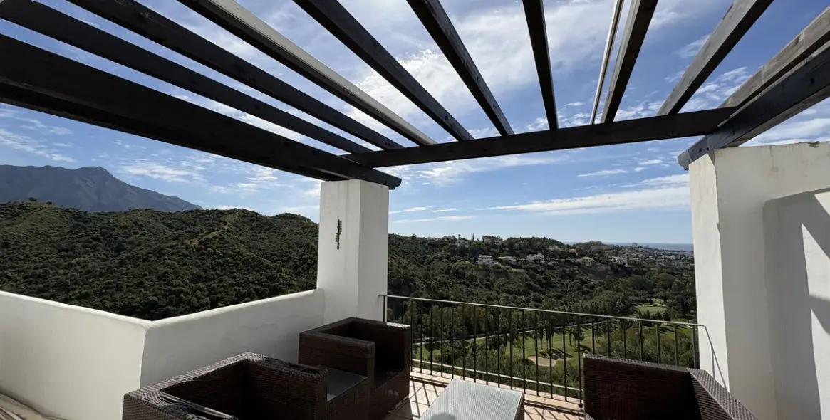 Sale of penthouse in La Quinta 3