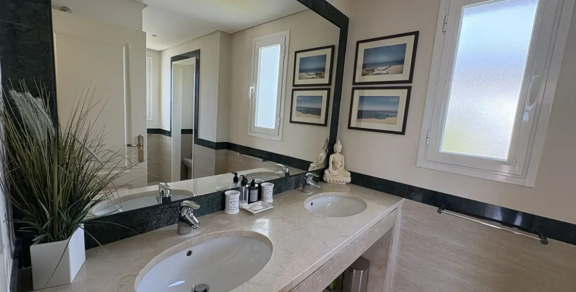 Sale of penthouse in La Quinta 13
