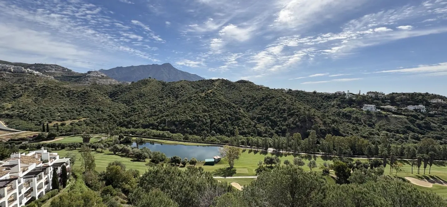 Sale of penthouse in La Quinta 1