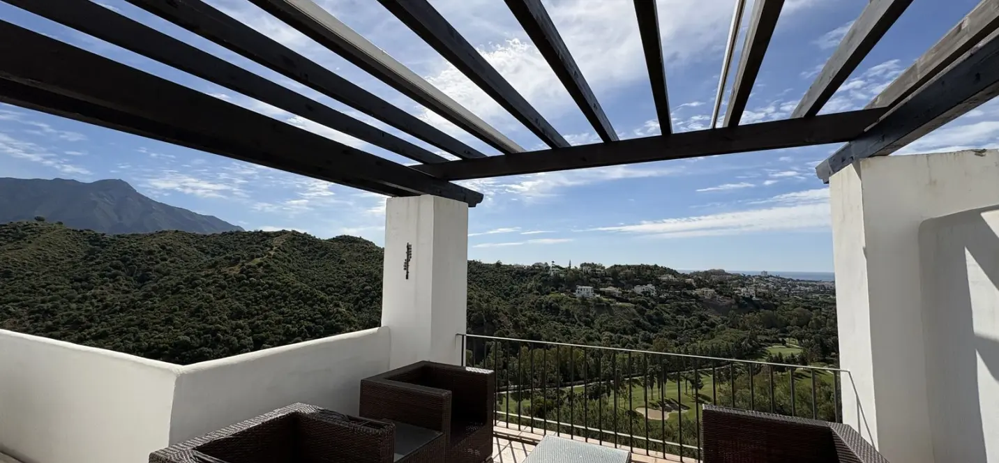Sale of penthouse in La Quinta 2