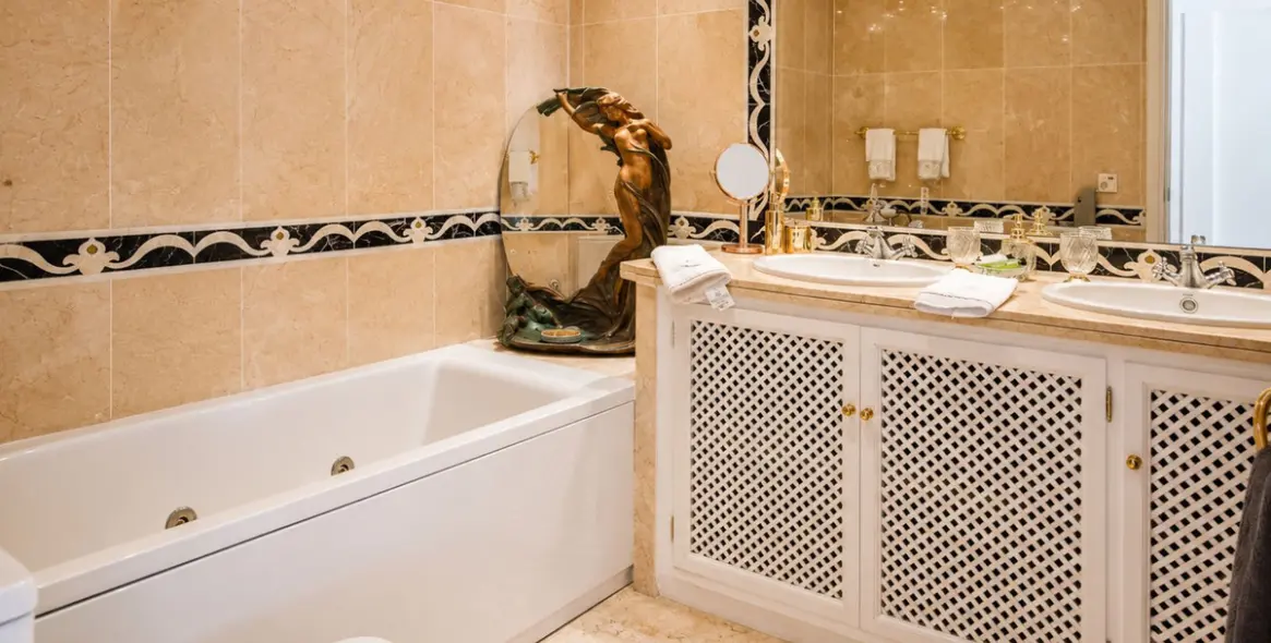 Sale of penthouse duplex in Guadalmina Alta 9