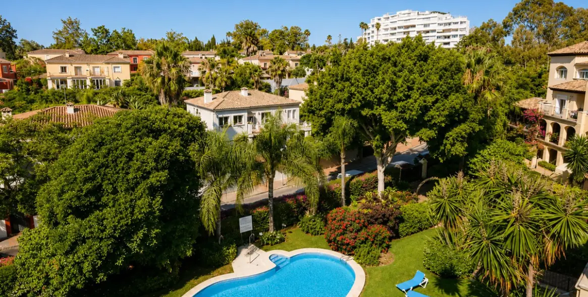 Sale of penthouse duplex in Guadalmina Alta 20