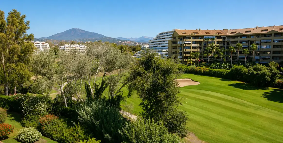 Sale of penthouse duplex in Guadalmina Alta 21