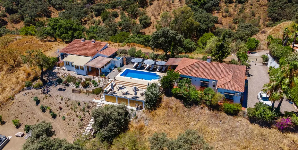 Sale of detached villa in Alhaurín el Grande 28