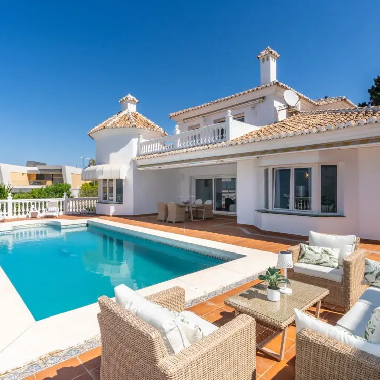Venta de villa independiente en El Chaparral