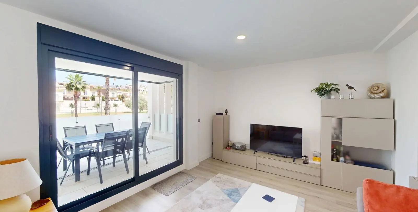 Sale of middle floor apartment in Caleta de Vélez 4