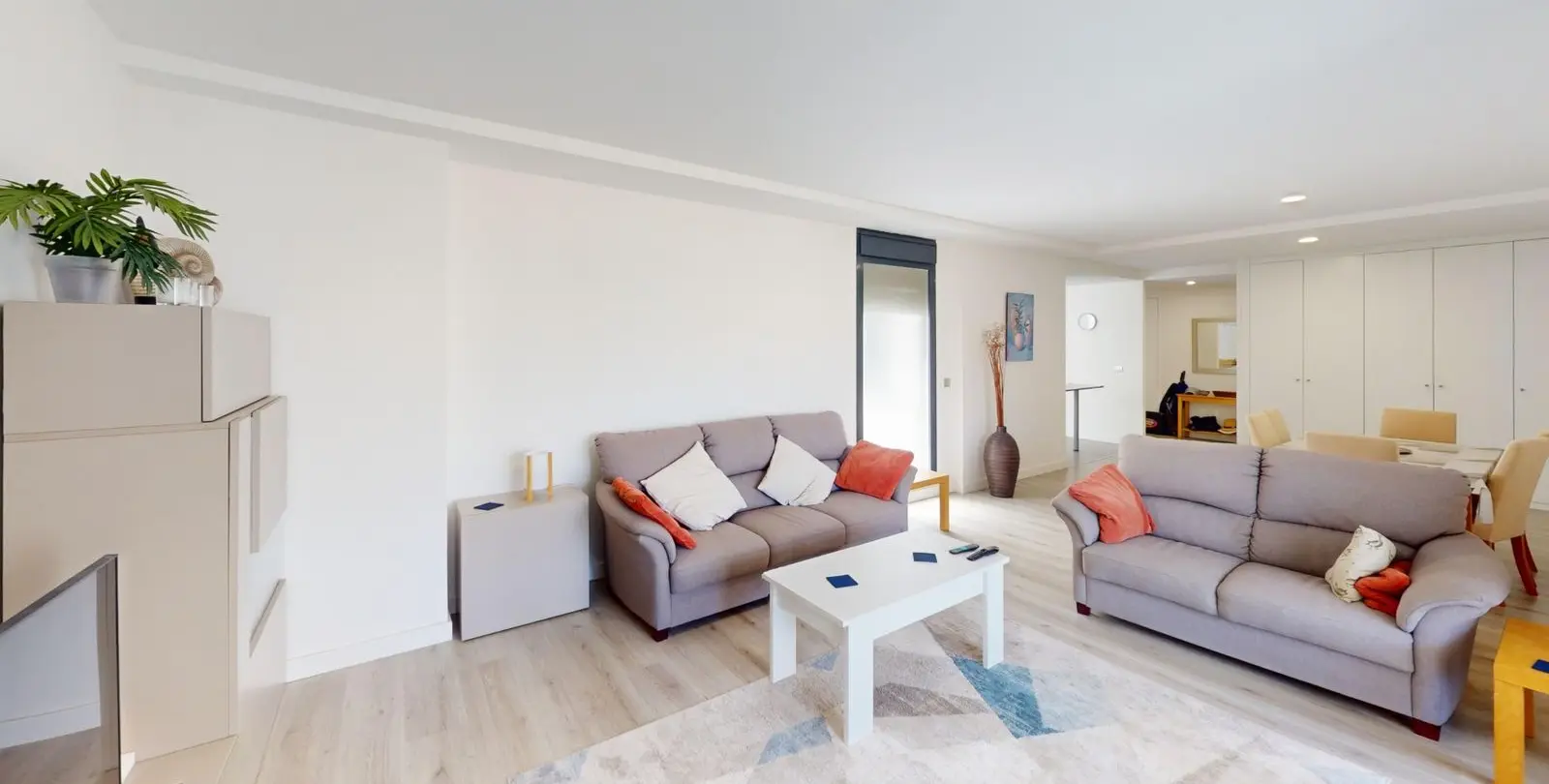 Sale of middle floor apartment in Caleta de Vélez 5