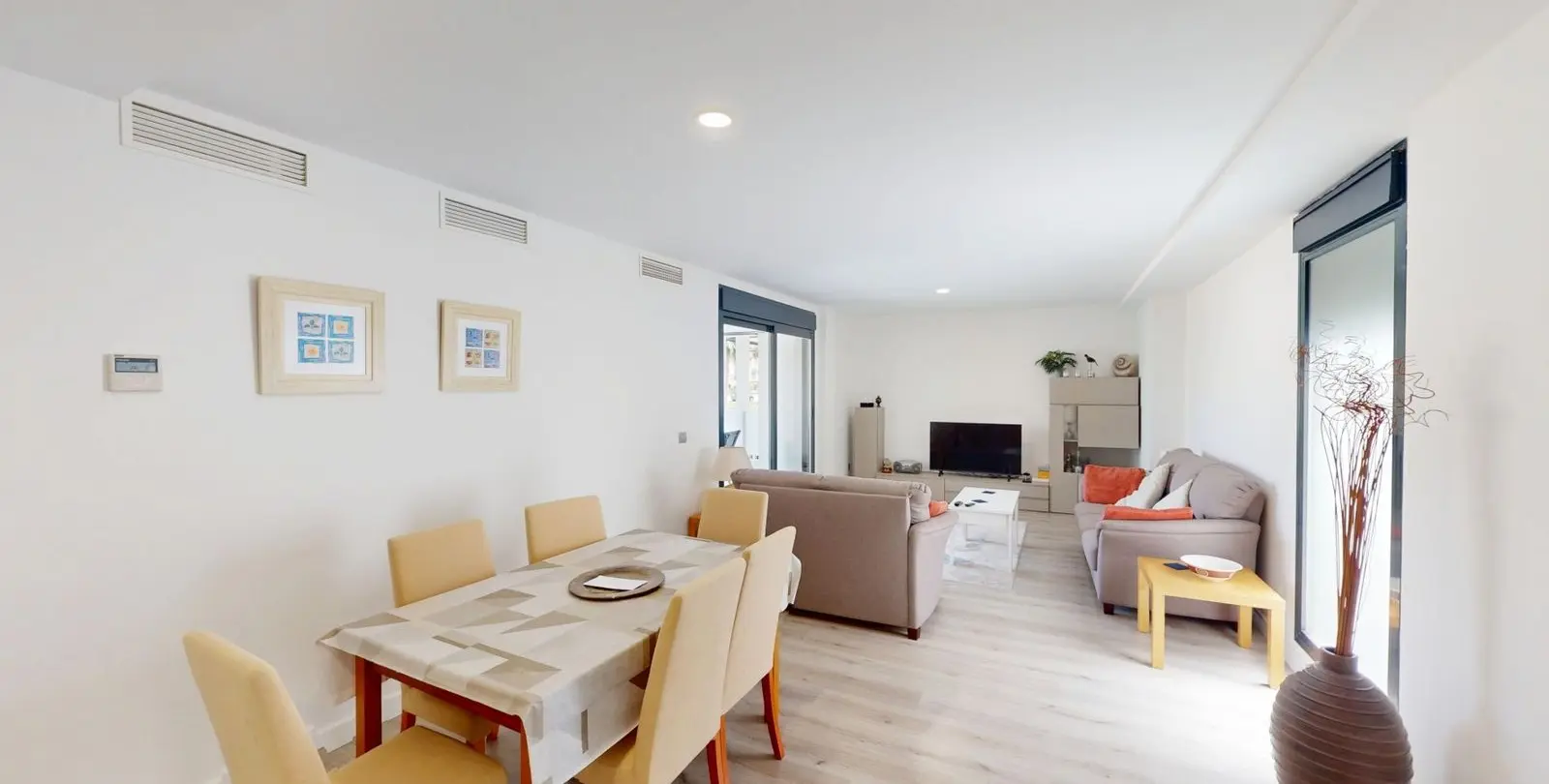 Sale of middle floor apartment in Caleta de Vélez 8