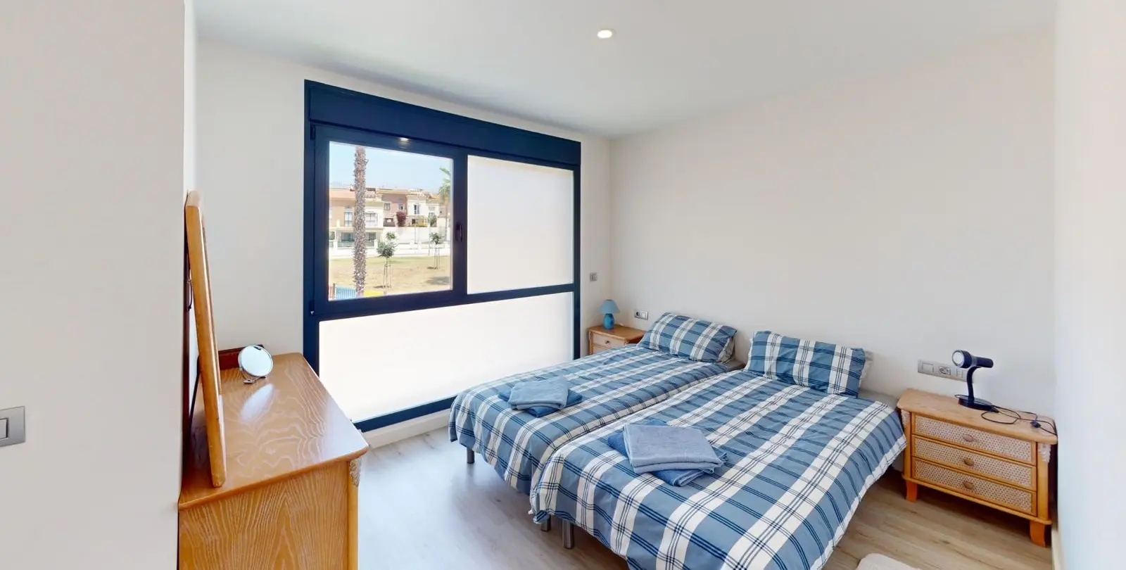 Sale of middle floor apartment in Caleta de Vélez 11