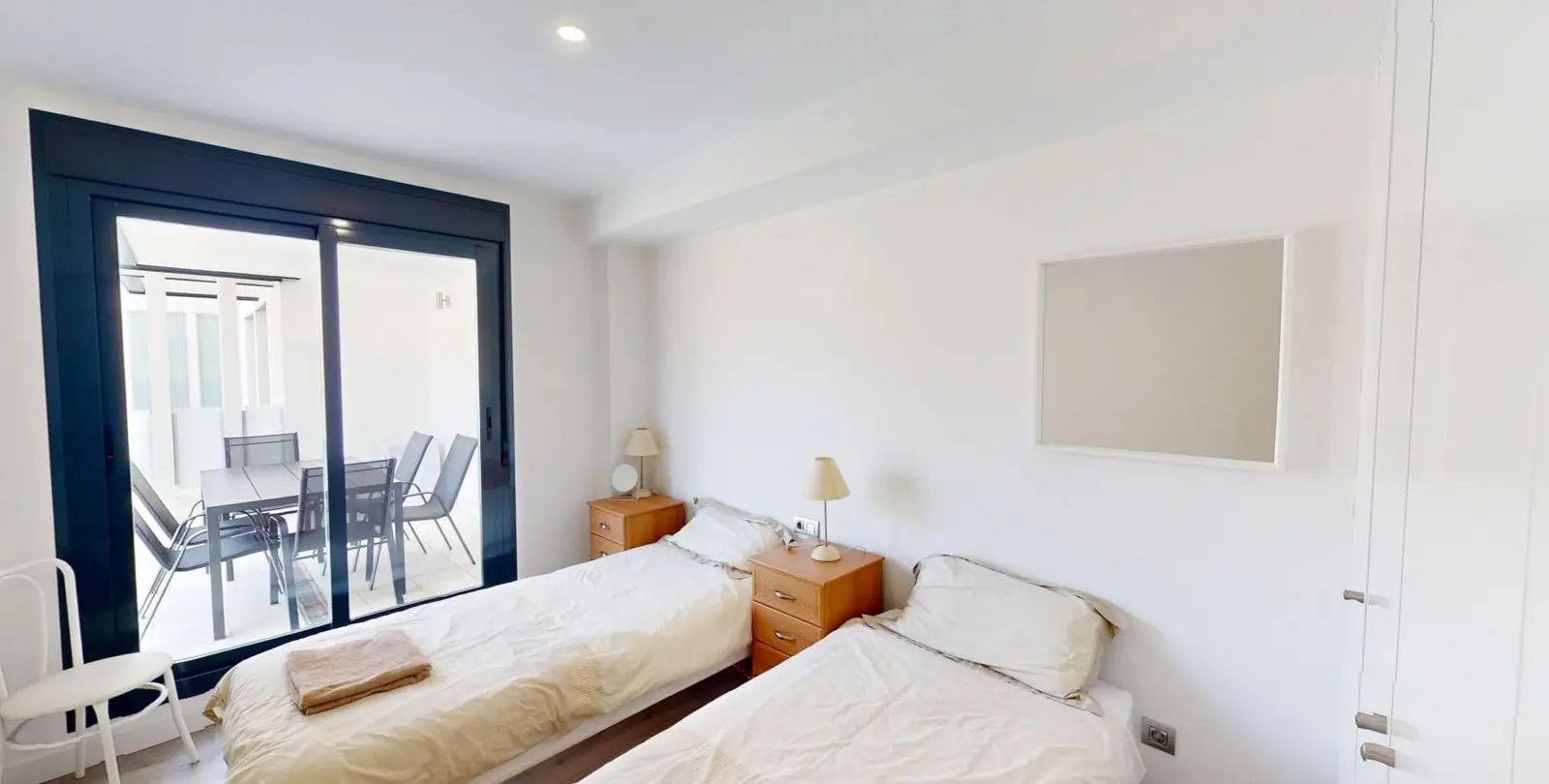 Sale of middle floor apartment in Caleta de Vélez 14