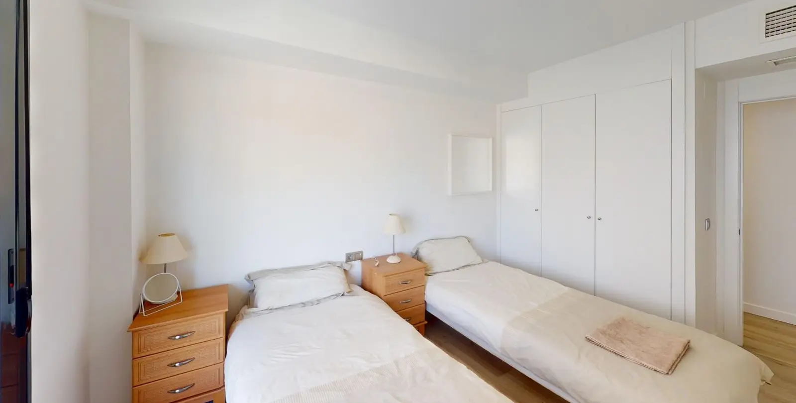 Sale of middle floor apartment in Caleta de Vélez 15