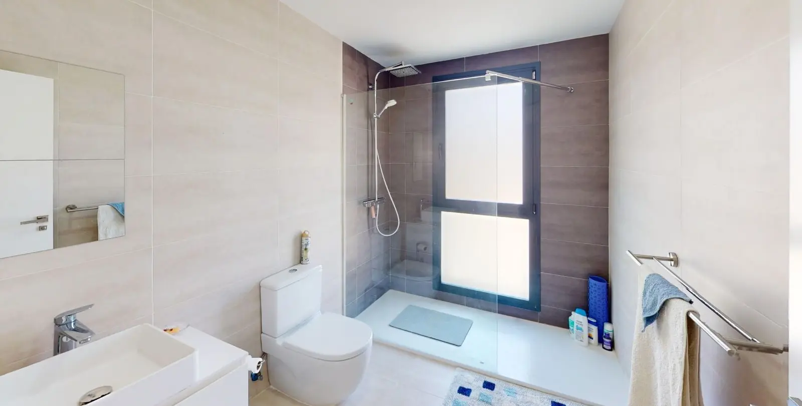 Sale of middle floor apartment in Caleta de Vélez 21