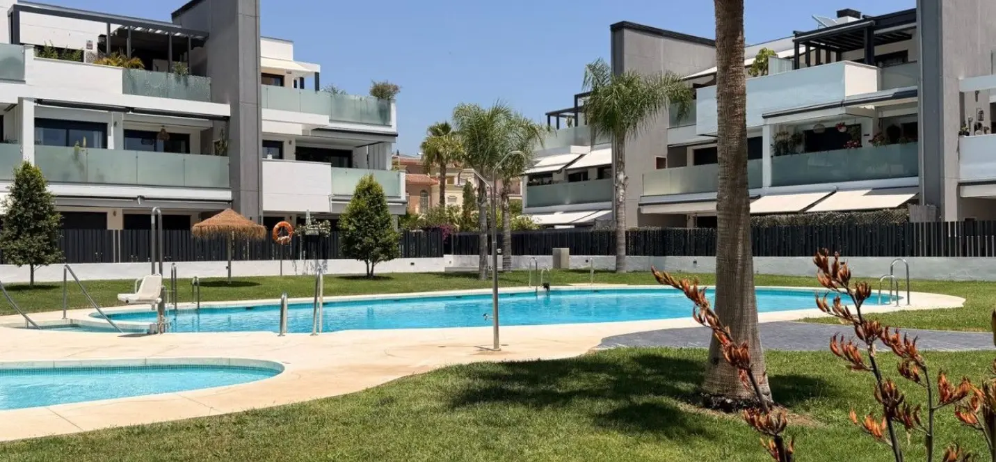 Venta de apartamento en planta media en Caleta de Vélez 0