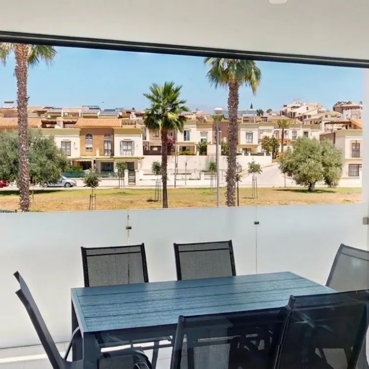Venta de apartamento en planta media en Caleta de Vélez