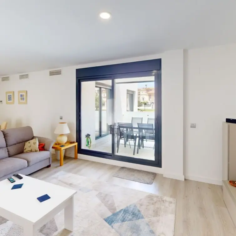 Venta de apartamento en planta media en Caleta de Vélez