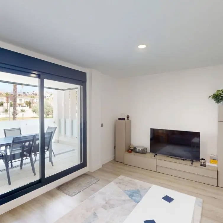 Venta de apartamento en planta media en Caleta de Vélez