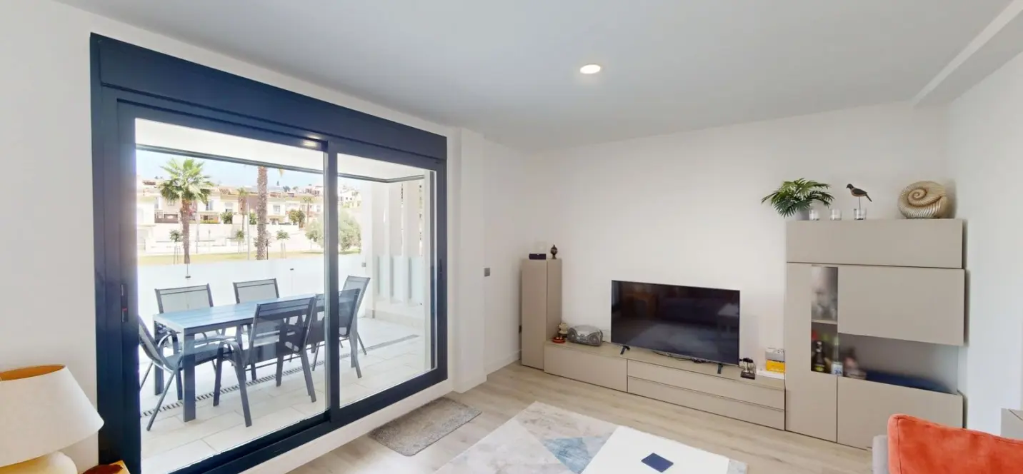 Venta de apartamento en planta media en Caleta de Vélez 3