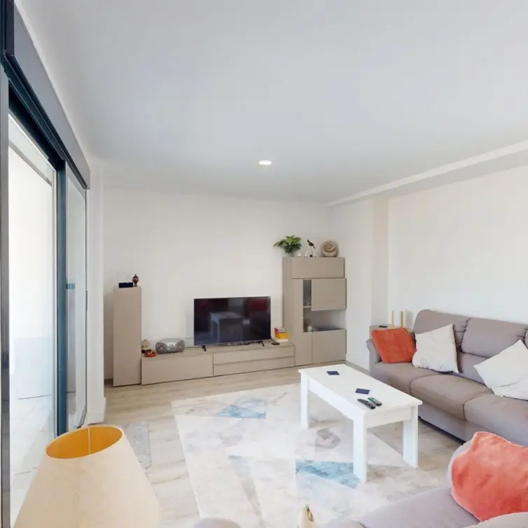 Venta de apartamento en planta media en Caleta de Vélez
