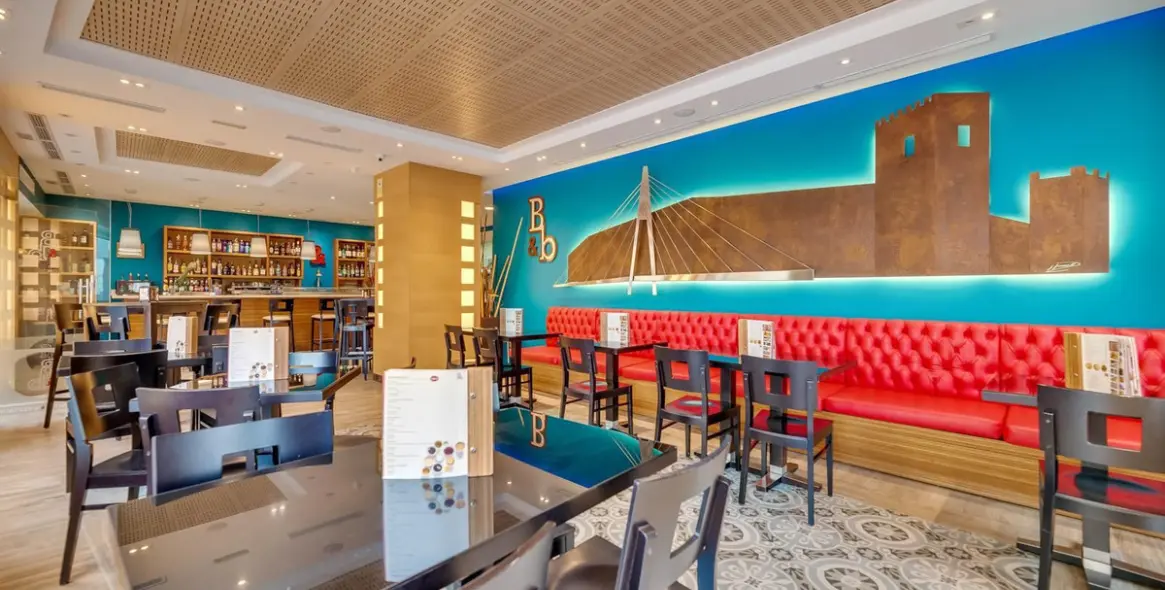 Sale of hostel in Mijas 10