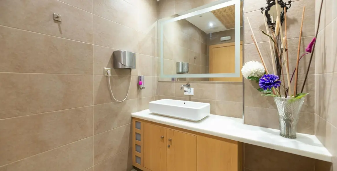 Sale of hostel in Mijas 13