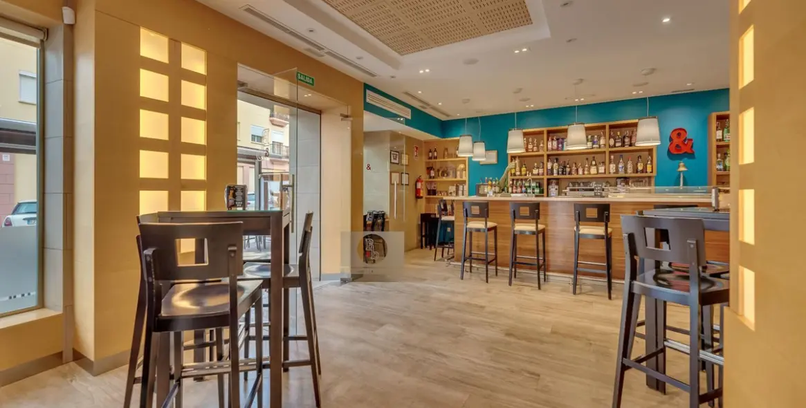 Sale of hostel in Mijas 16