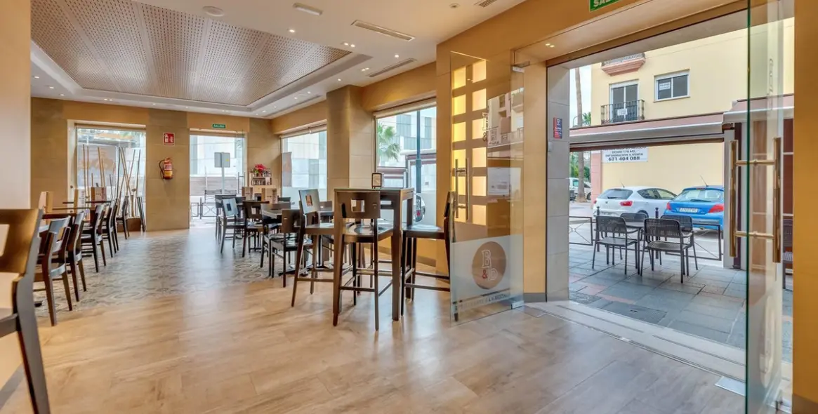 Sale of hostel in Mijas 17