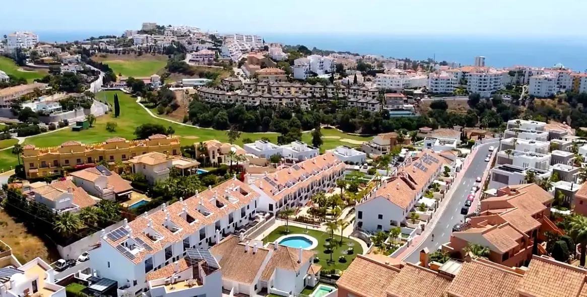 Sale of townhouse in Mijas Costa 29