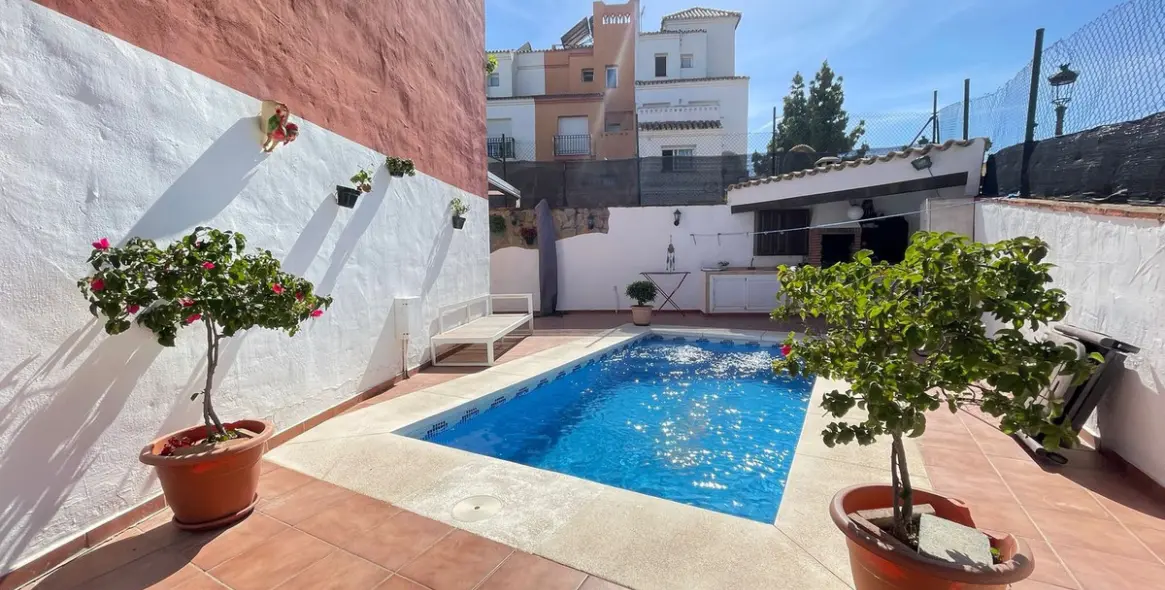 Sale of townhouse in Estepona 2