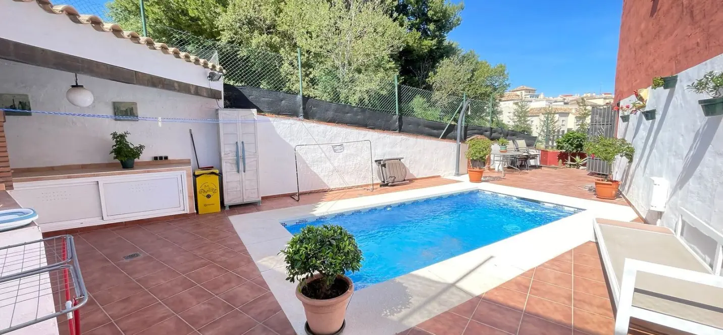Продажа таунхауса в Estepona 0