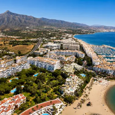 Venta de apartamento en planta baja en Puerto Banús