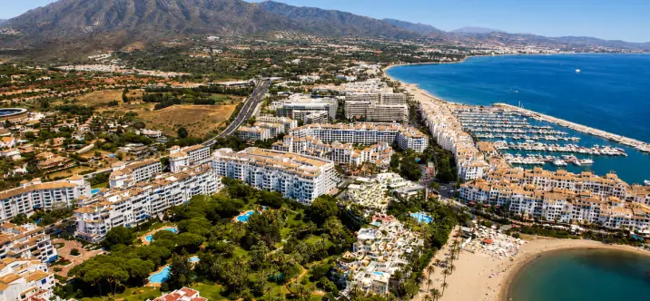 Venta de apartamento en planta baja en Puerto Banús 0