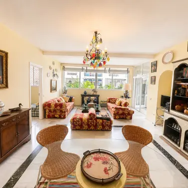 Venta de apartamento en planta baja en Puerto Banús
