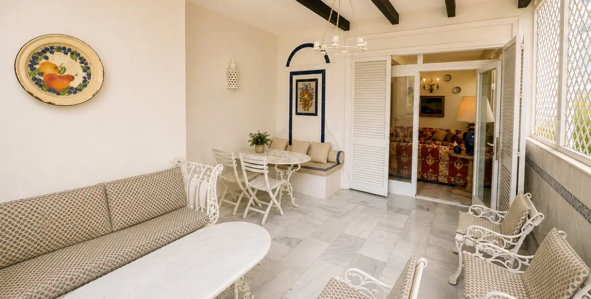 Venta de apartamento en planta baja en Puerto Banús 4