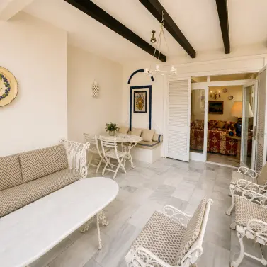 Venta de apartamento en planta baja en Puerto Banús