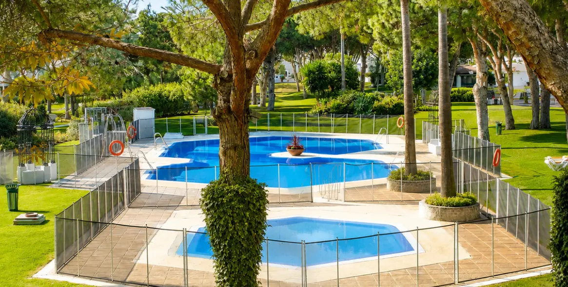 Venta de apartamento en planta baja en Puerto Banús 5