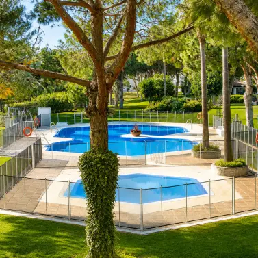 Venta de apartamento en planta baja en Puerto Banús