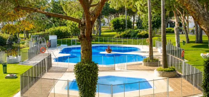 Venta de apartamento en planta baja en Puerto Banús 4