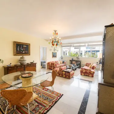 Venta de apartamento en planta baja en Puerto Banús