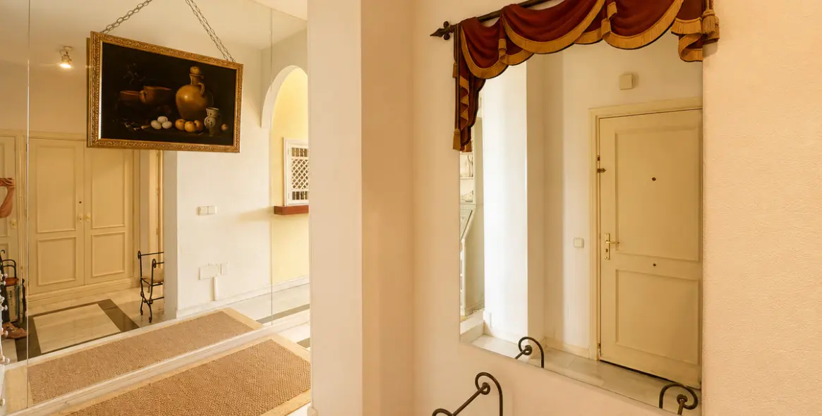 Venta de apartamento en planta baja en Puerto Banús 12