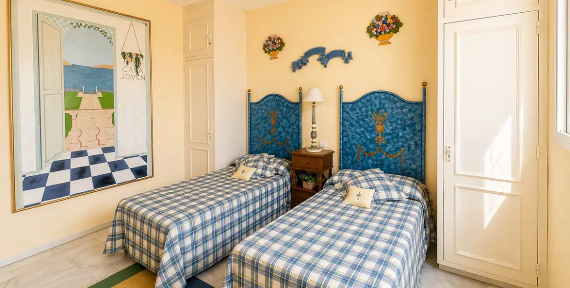 Venta de apartamento en planta baja en Puerto Banús 17