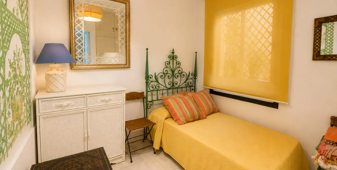 Venta de apartamento en planta baja en Puerto Banús 20