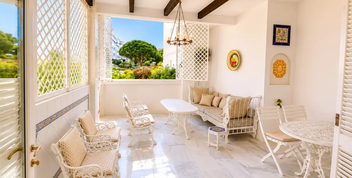 Venta de apartamento en planta baja en Puerto Banús 21