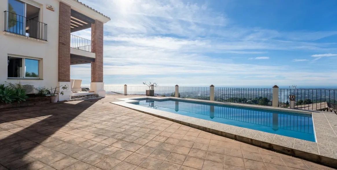 Продажа  отдельно стоящей виллы в Mijas 40