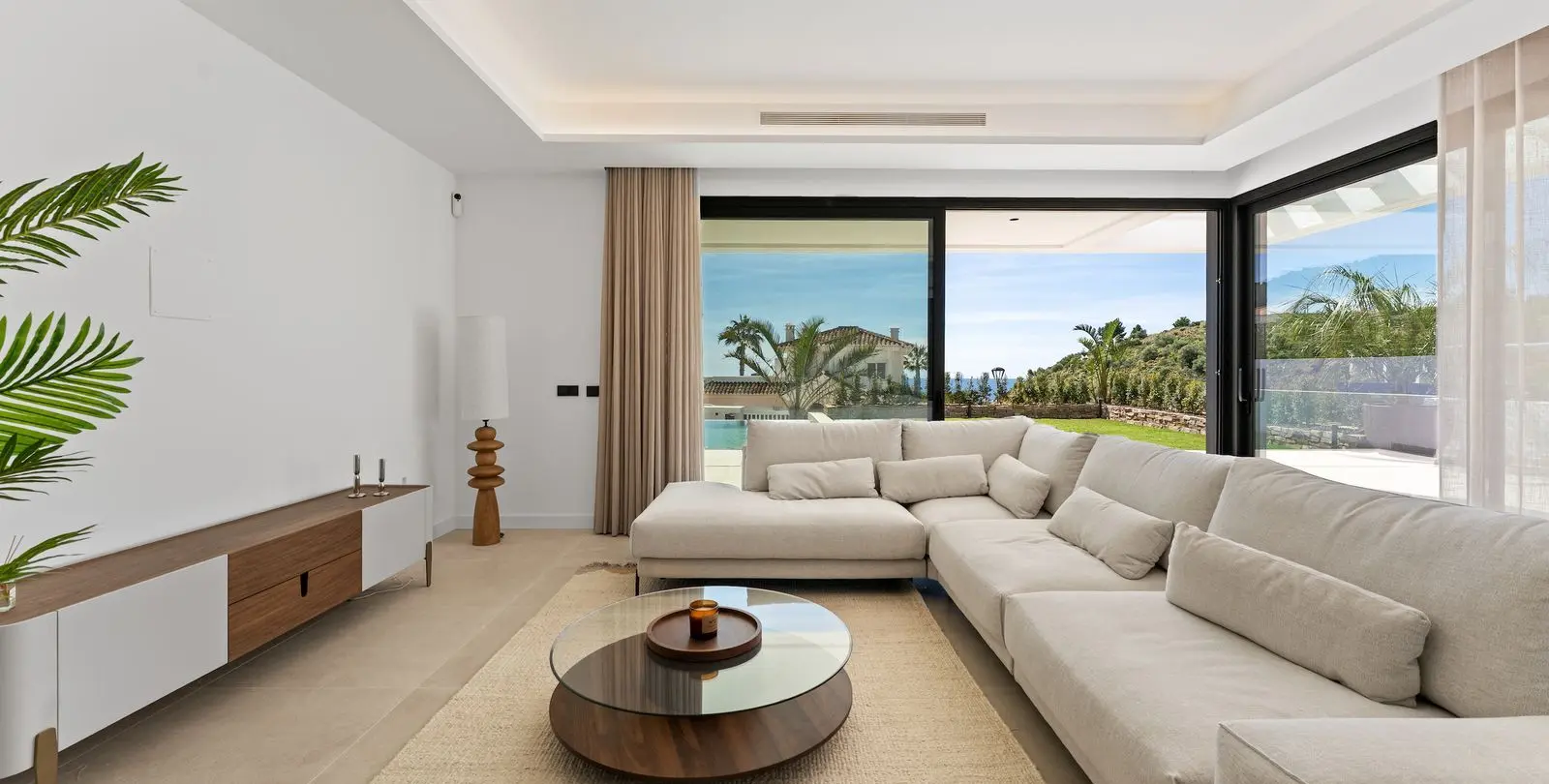 Sale of detached villa in Mijas 2